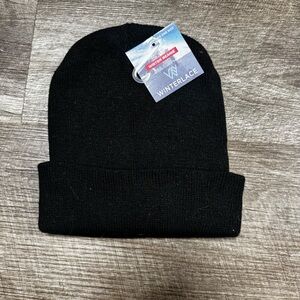 WINTERPLACE Black Beanie One Size NWT